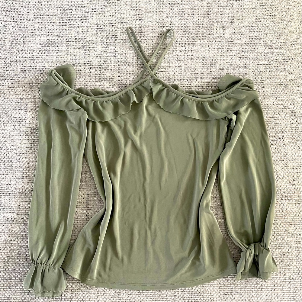 Cold Shoulder ruffled top!